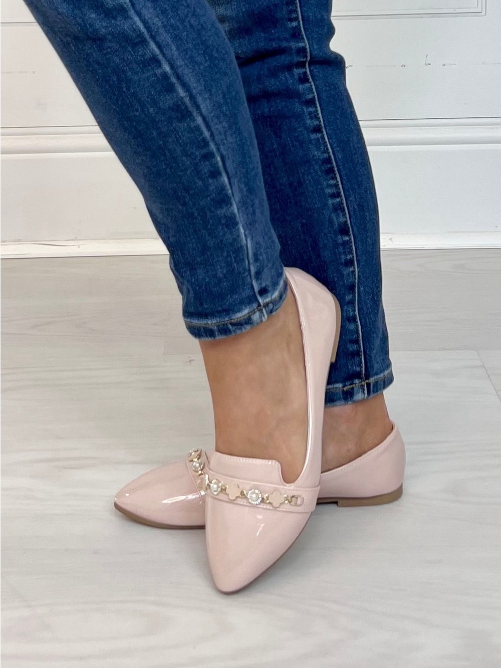 TOP Moda Patent Pointed Flats in Light  with Jeweled Chain 8.5